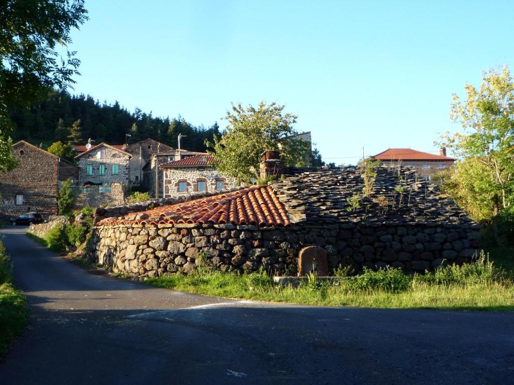 Le Gite Du Velay Bains Exterior photo